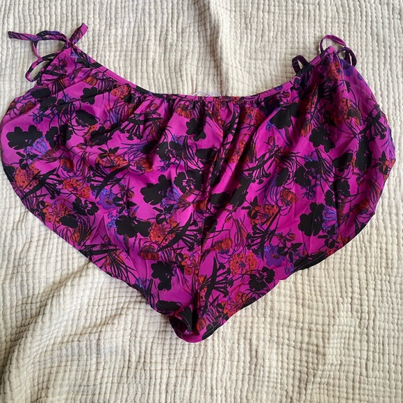 FENTY Bloom After Dark Shorts NWT - Picture 2 of 8